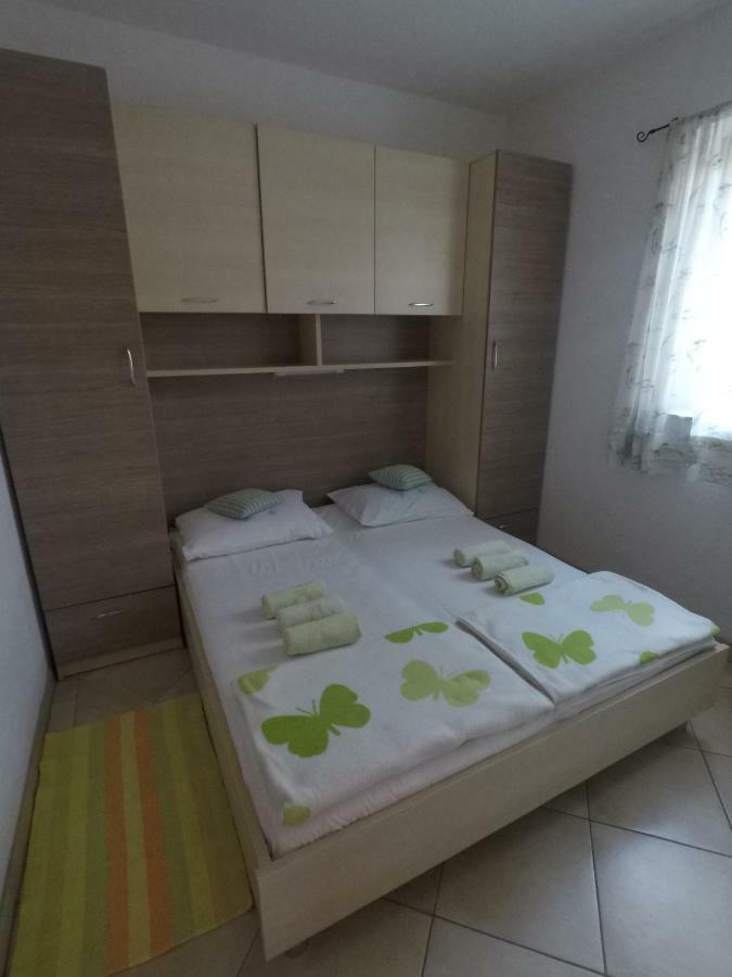Apartman Stefanija Selce Exteriör bild